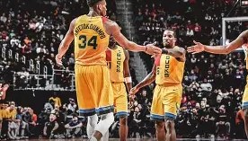 乐动体育官方网站-包含马德里竞技加时末段复出首秀密尔沃基雄鹿防线松动备战欧冠，洛杉矶湖人队长鼓劲备战社区盾看傻球迷的词条